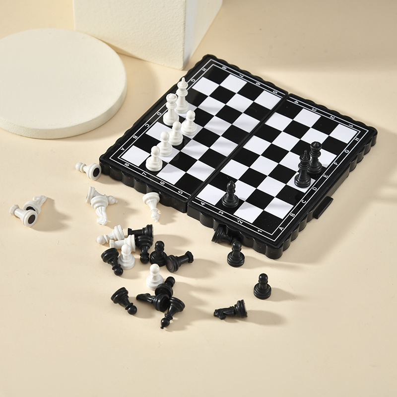 Magnetic Travel Chess - Tragbares Mini-Magnetschachspiel, zusammenklappbares Schachbrett, Brettspiel aus