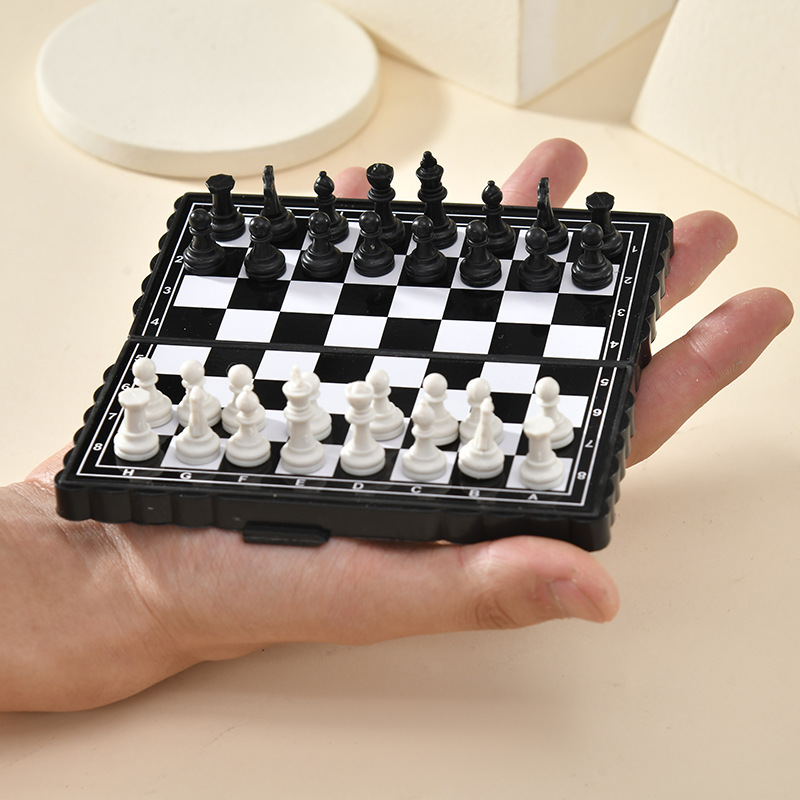 Tragbares Mini-Magnetschachspi – Magnetic Travel Chess Bewertung und Preis