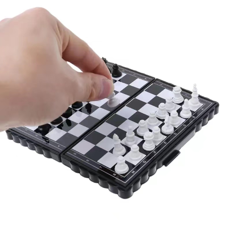 Mini Magnetisches Schachspiel  – Magnetic Travel Chess Bewertung und Preis